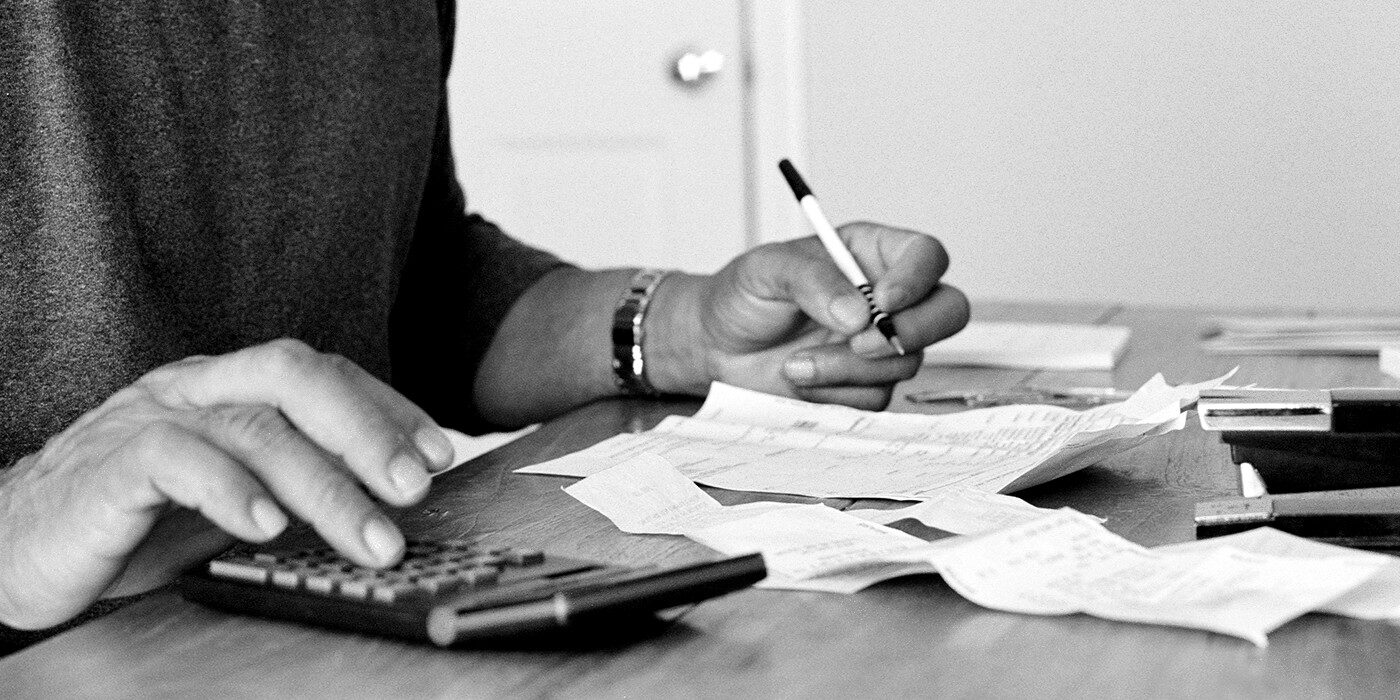 Finances HeaderBW TS200171422 001 400x700[1]